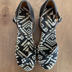Toms Canvas Wedge Espadrille Sandals 8W
